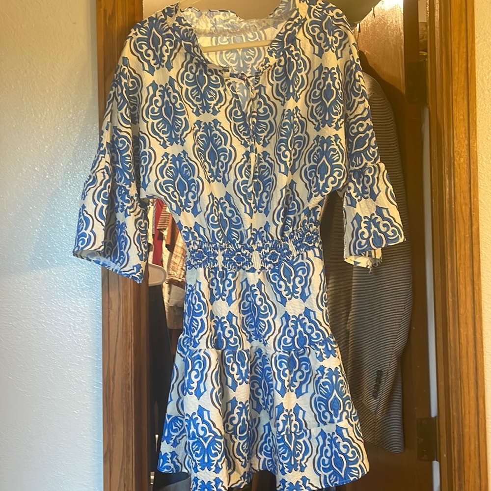 Women’s dress- fluttery sleeves and skirt. Comes just above the knee on 5’5 ht.